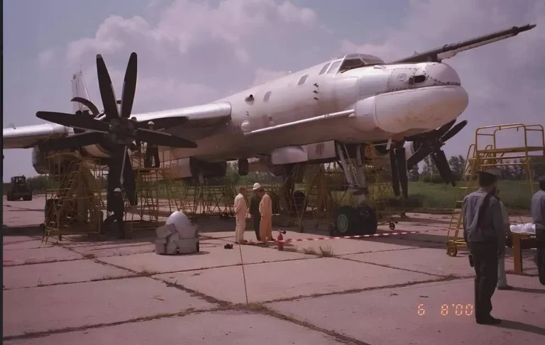 Фотоісторія: як в Узині утилізували українські Ту-95МС