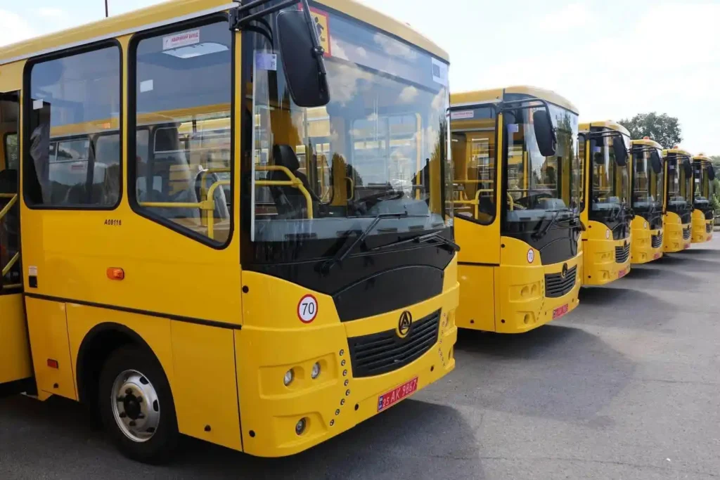Узинська громада отримала новий шкільний автобус